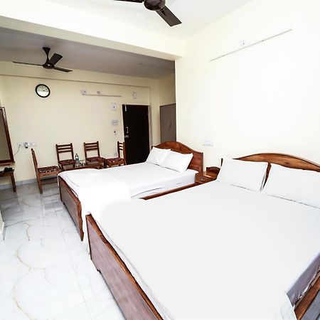 Rishika Guest House And Banquet Kolkata Bagian luar foto