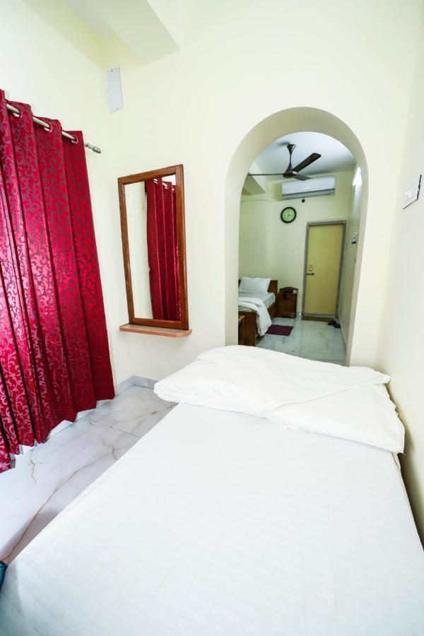 Rishika Guest House And Banquet Kolkata Bagian luar foto