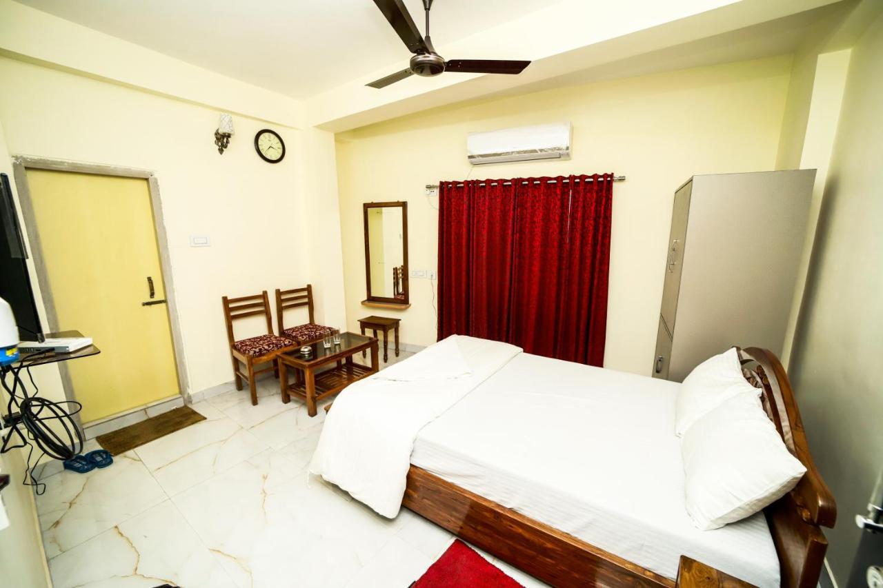 Rishika Guest House And Banquet Kolkata Bagian luar foto