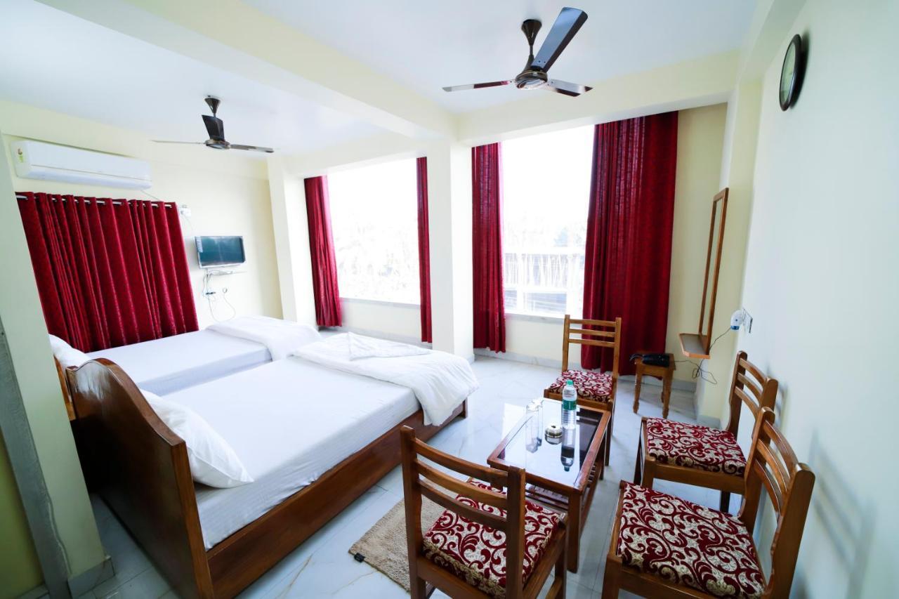 Rishika Guest House And Banquet Kolkata Bagian luar foto