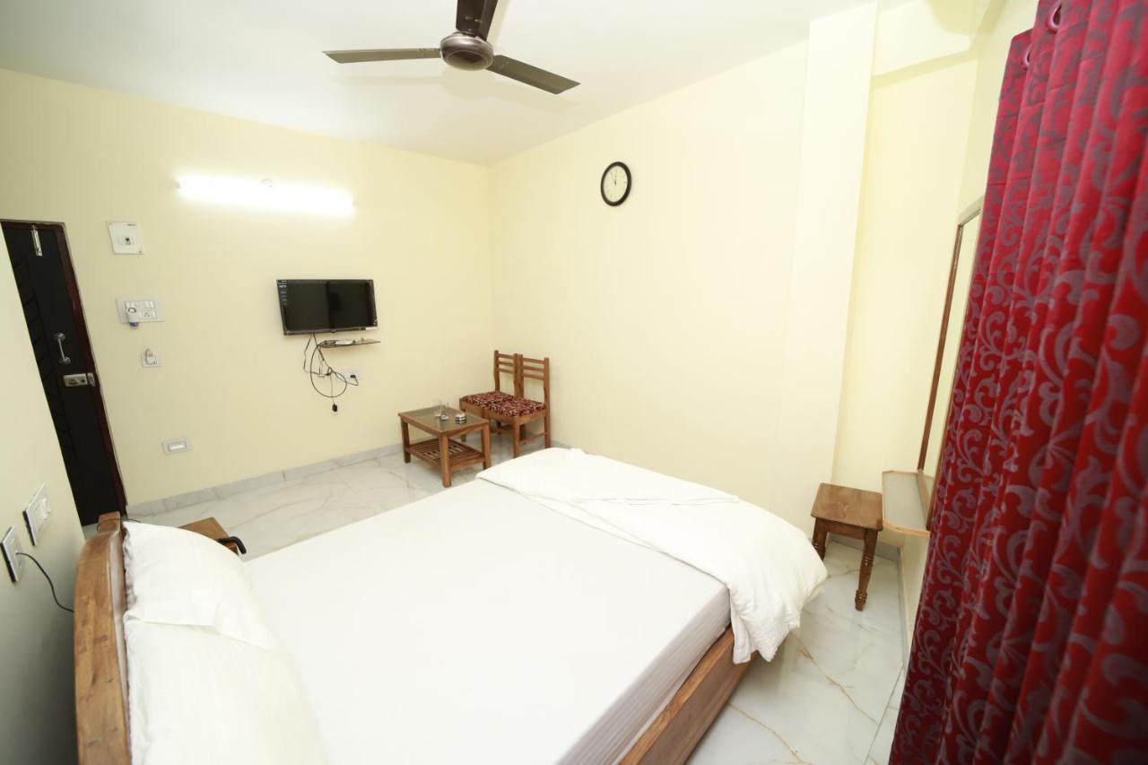 Rishika Guest House And Banquet Kolkata Bagian luar foto
