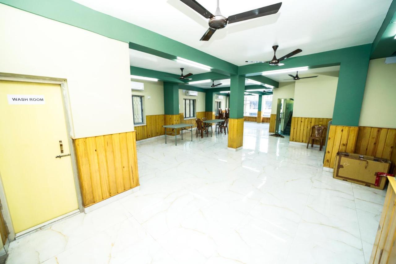 Rishika Guest House And Banquet Kolkata Bagian luar foto