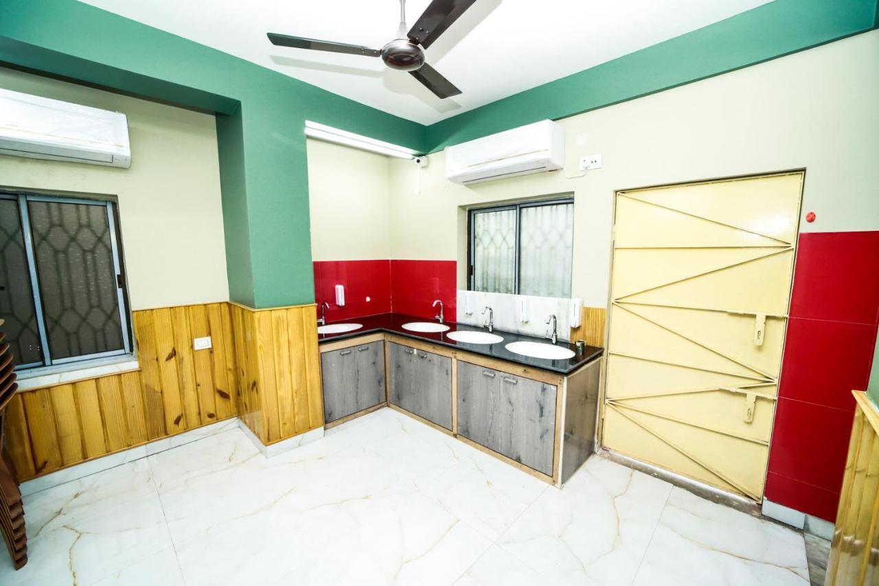 Rishika Guest House And Banquet Kolkata Bagian luar foto