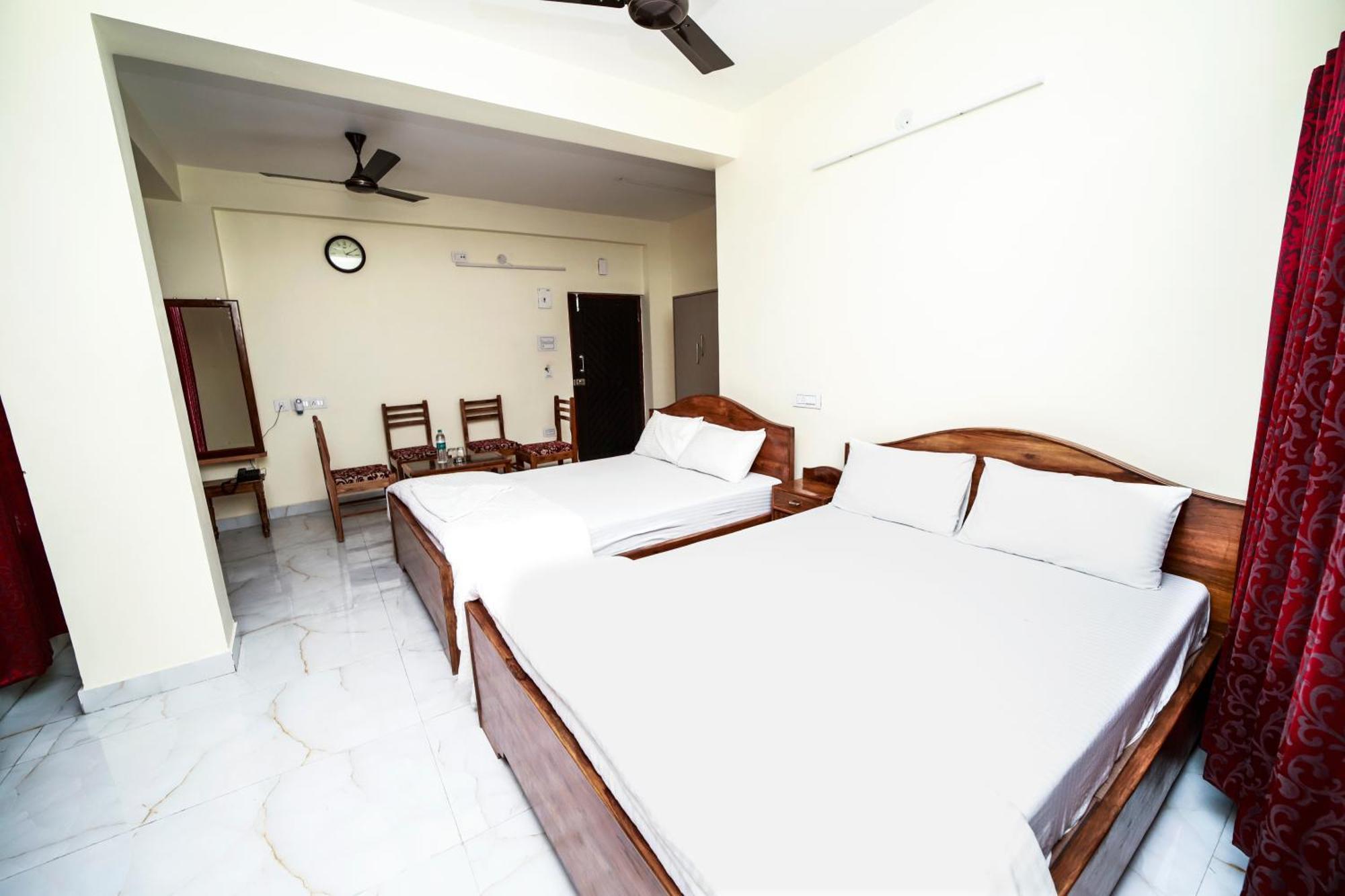 Rishika Guest House And Banquet Kolkata Bagian luar foto